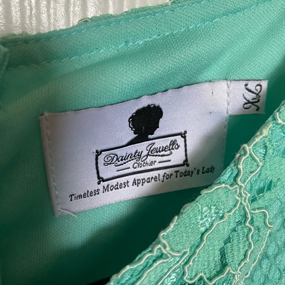 SOLD! Jewell’s A Night In Paris Lace Dress - Picture 3 of 6